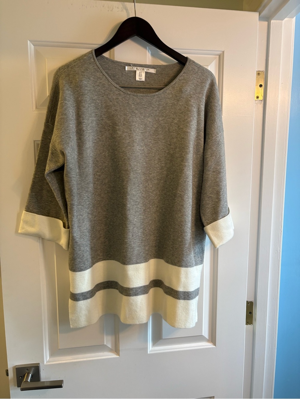 Max Studio Woman Gray and Cream Crewneck Sweater plus size 1X